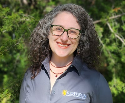 Nicole Hands Headshot